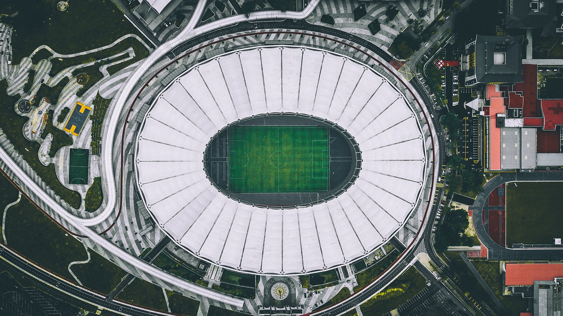 开云官网-本泽马帽子戏法闪耀全场，格列兹曼后防线形同虚设—皇马大胜马竞，德比战上演进球盛宴，本泽马帽子戏法，皇马德比战狂胜马竞